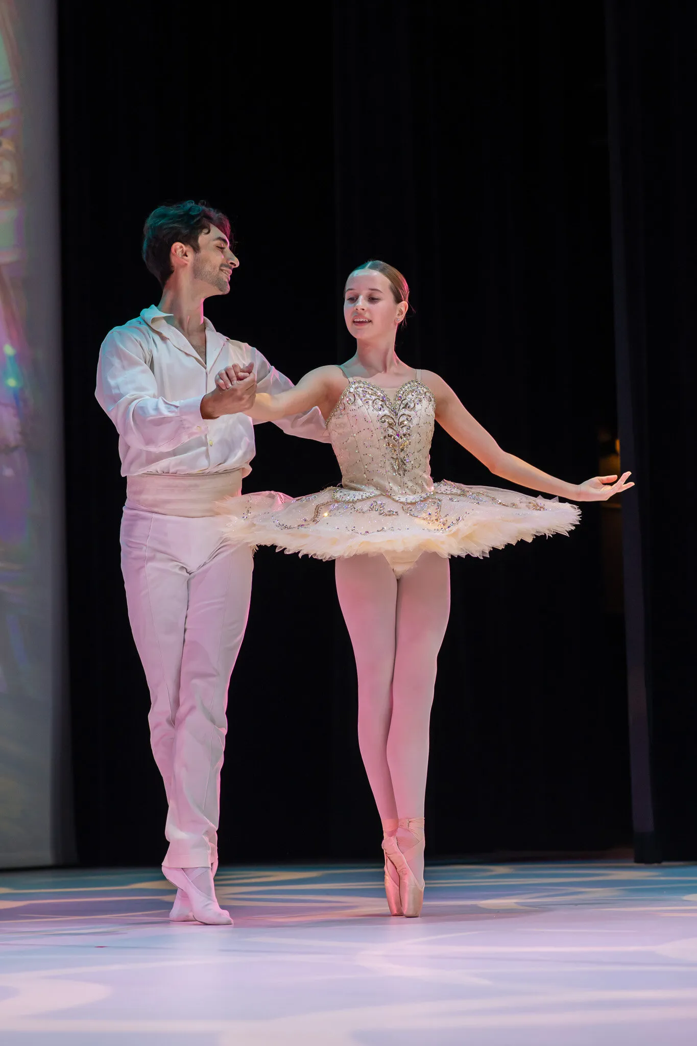 The guest étoiles at the end of the pas de deux, during the dress rehearsal.