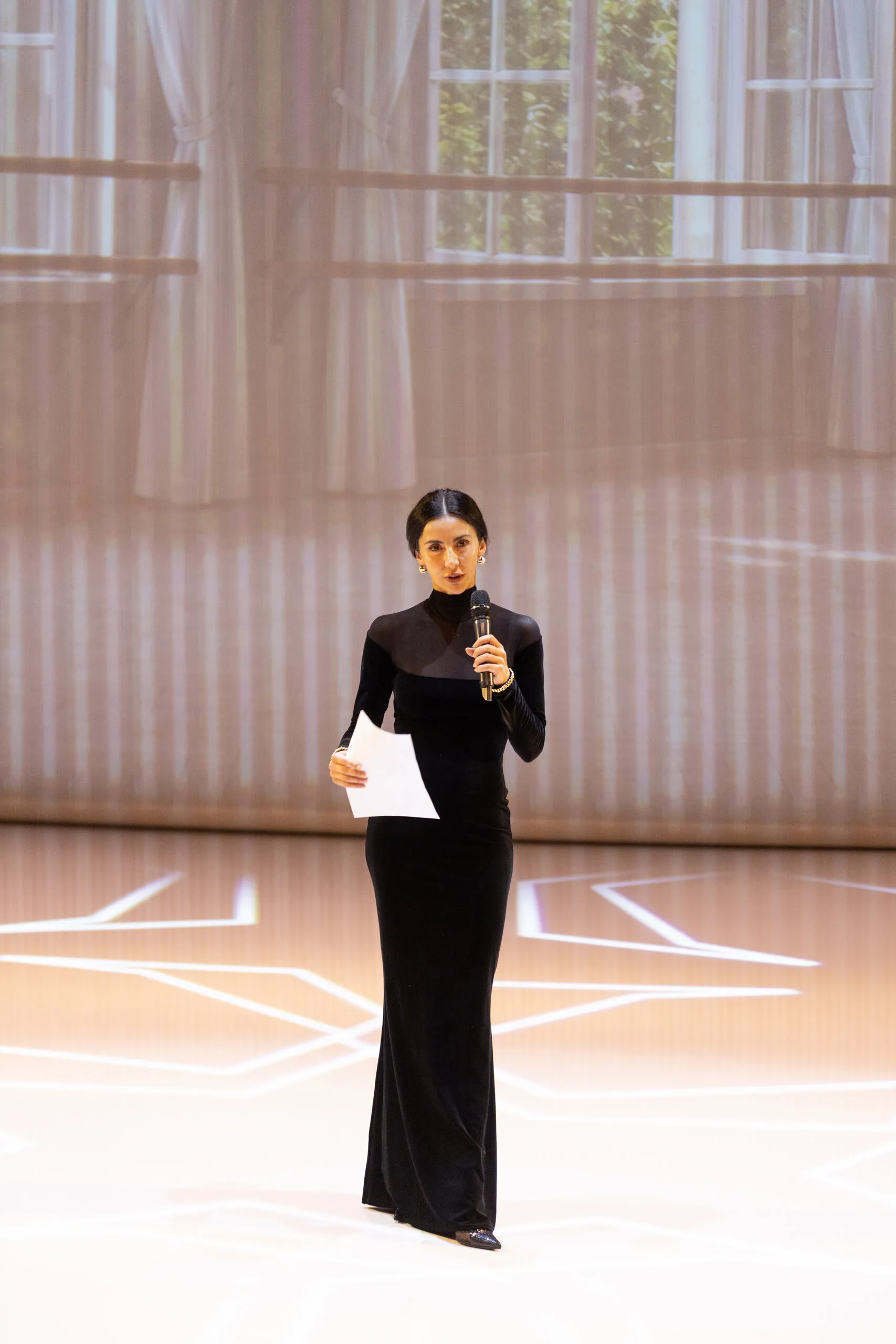 Victoria Ananyan addressing the audience at the start of the performance.