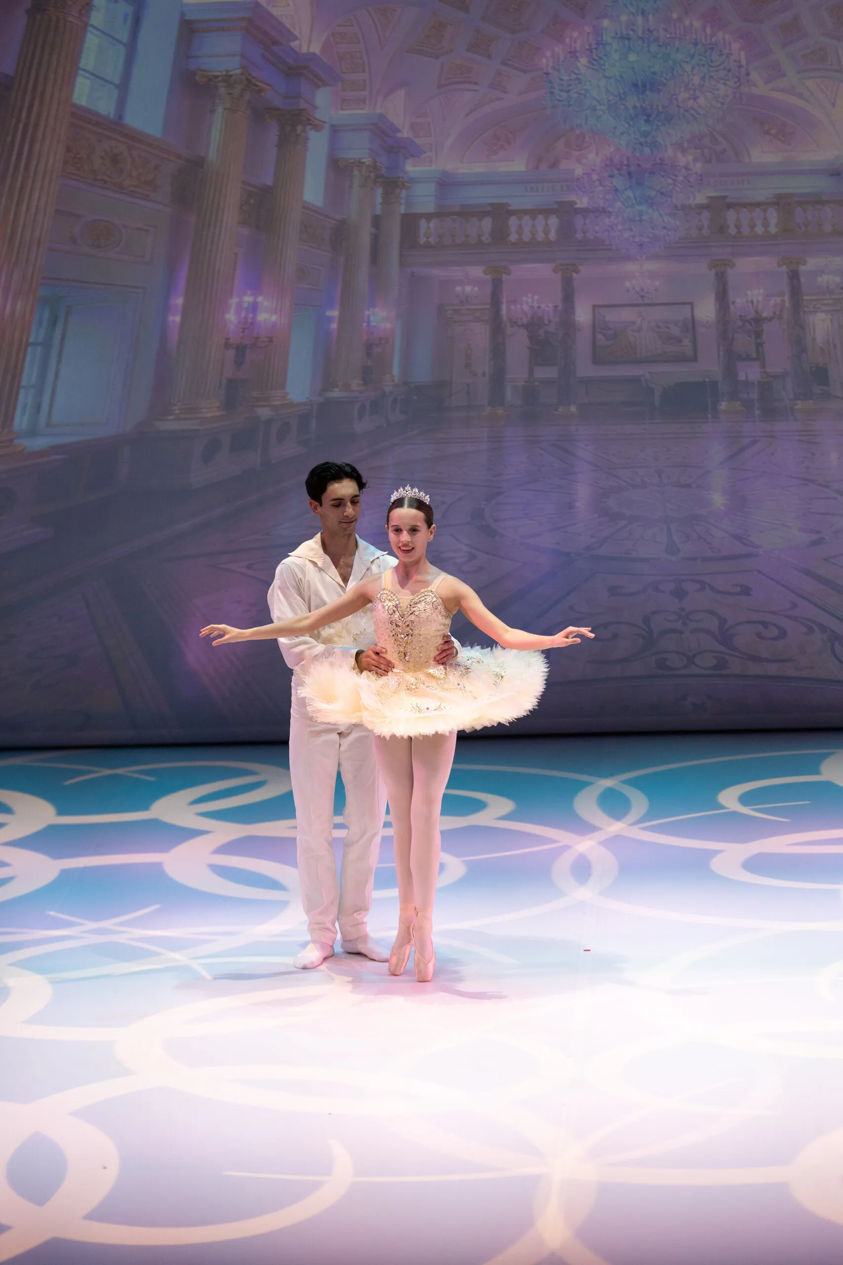 The guest étoiles together on the palace stage.