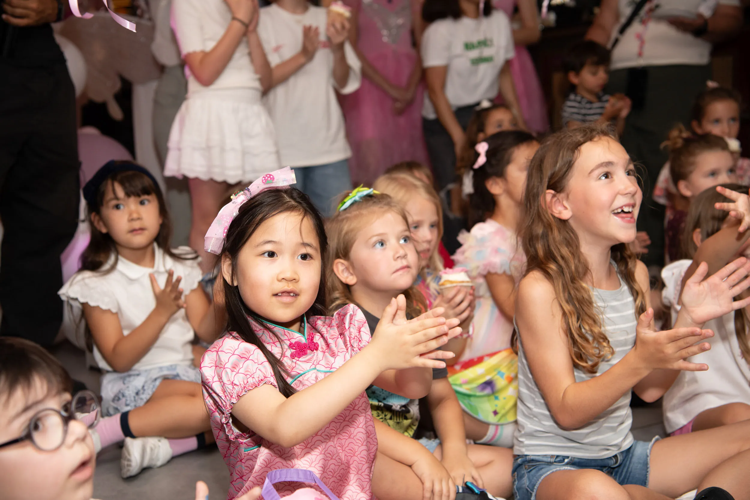 The children clap during the show.